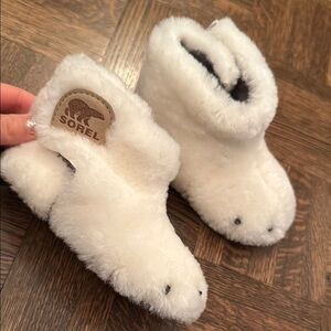 Sorel Cozy cream shearling baby boots size 5
